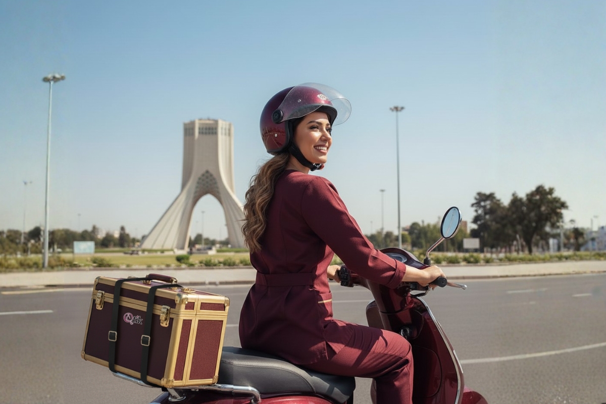 آرایشگر در مسیر ارائه خدمات زیبایی در منزل